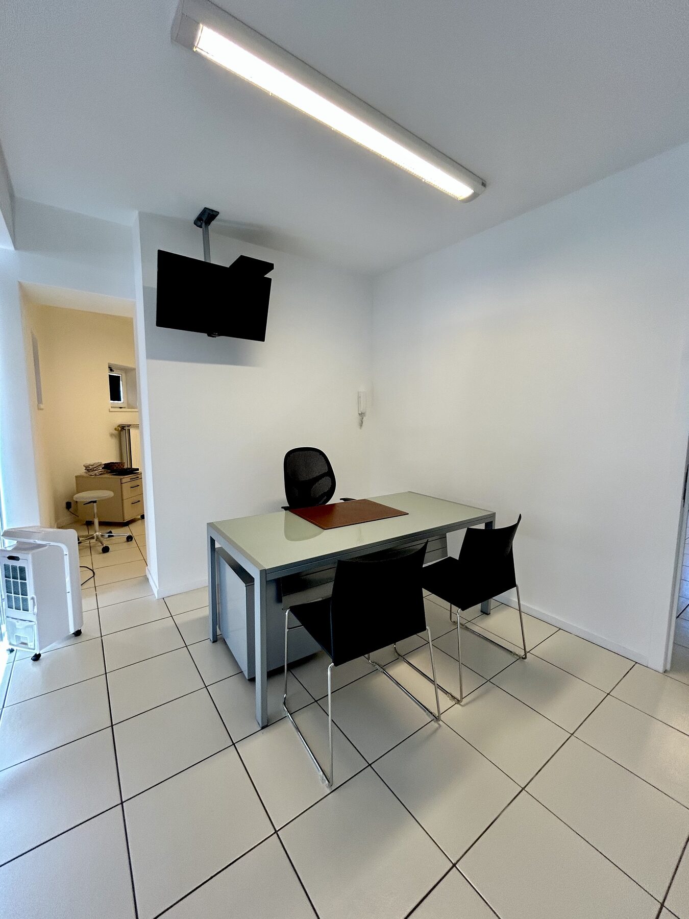 Salle de consultation avec bureau à Engeland 575 à Uccle